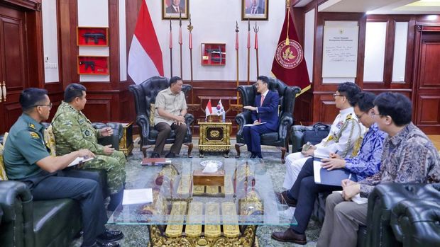 Menteri Pertahanan Indonesia Sjafrie Sjamsoeddin Menerima Duta Besar Republik Korea untuk Indonesia H.E. Yoon Soon Gu di Kantor Kementerian Pertahanan RI, Jakarta Selasa, (14/7/2026). (Instagram/sjafrie.sjamsoeddin)
