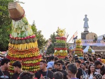 Ribuan Warga Ponorogo Serbu Buceng Porak Grebeg Tutup Suro