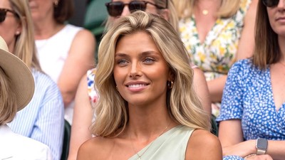 8 Foto Influencer Cantik Bikin Salfok di Wimbledon, Ternyata Bukan Wanita Asli