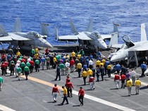 Momen Kesibukan Awak Kapal Induk USS Theodore Roosevelt saat Ikut Latihan Militer RIMPAC