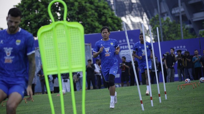 Para pemain Persib saat berlatih.