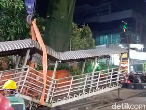 Kajian Teknis Pelican Crossing di JPO Tendean yang Ditabrak Truk Segera Rampung