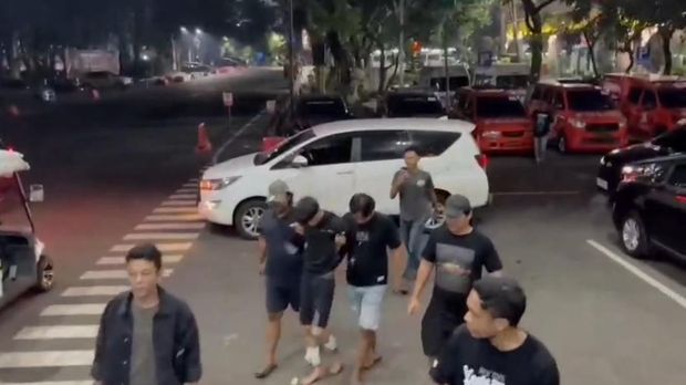 Pembunuh driver ojol di base camp ojol di Kosambi, Kota Tangerang ditangkap. Pelaku ditembak lantaran melawan saat mau diamankan. (dok Ist)