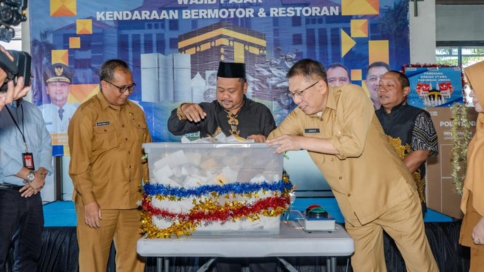 Pemkab Gresik menggelar pemberian penghargaan kepada wajib Pajak