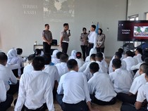 Polantas Mojokerto Edukasi Pelajar SMK Tertib Lalu Lintas-Cegah Bullying