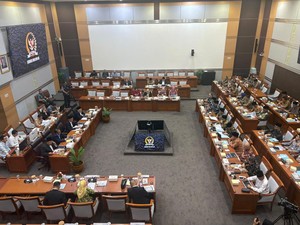 Rapat di DPR, Menhaj Lapor Butuh Rp 4 T untuk Uang Muka Tenda Haji di Saudi