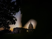 Senja di Capitol Hill Warnai Pemungutan Suara RUU Perlindungan Sinar Matahari