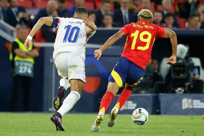 STUTTGART, GERMANY - JUNE 5: Kylian Mbappe of France, Lamine Yamal of Spain during the UEFA Nations League 2025 semifinal football match between Spain and France at Stuttgart Arena on June 5, 2025 in Stuttgart, Germany. (Photo by Jean Catuffe/Getty Images)