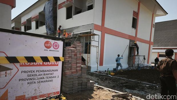 Suasana MPLS di Sekolah Rakyat Semarang, Selasa (14/7/2026). Proyek pembangunan di Sekolah Rakyat Semarang belum sepenuhnya rampung, Selasa (14/7/2026) Foto: Muhammad Iqbal Al Fardi/detikJateng
