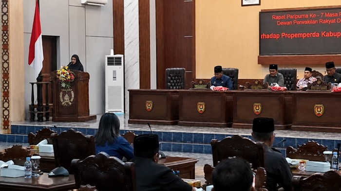 Suasana rapat paripurna DPRD Kabupaten Kotawaringin Barat yang membahas Program Pembentukan Peraturan Daerah (Propemperda)