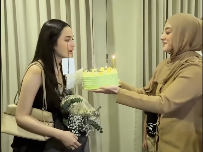 Syifa Hadju ulang tahun ke-26