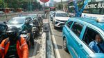 Tendean Macet Parah Usai JPO Ditabrak Truk