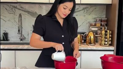 Titi Kamal Hobi Bikin Konten Kulineran, Ini Gayanya Saat Baking hingga Brunch