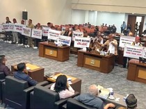 Warga Nunukan Protes Jalan Lumpuh Total, Geruduk DPRD Kaltara