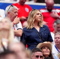 Di Piala Dunia 2026, Lauren Fryer ikut terbang ke AS untuk mendukung Declan Rice. Dalam foto, ia tampak menonton bersama sesama WAG, Megan Pickford. Foto: PA Images via Getty Images/Bradley Collyer - PA Images