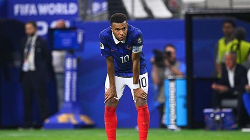 14 July 2026, United States, Arlington: Soccer, Men, 2026 World Cup, France vs. Spain, Semifinal, Dallas Stadium in ArlingtonKylian Mbappé (France) looks disappointed. PLEASE NOTE: In accordance with FIFA regulations, these images may be used exclusively for editorial purposes. Commercial use is prohibited. Furthermore, no video-like sequences may be created, and no alterations may be made to the image, either in the foreground or the background. Photo: Tom Weller/dpa (Photo by Tom Weller/picture alliance via Getty Images)
