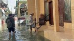 Banjir Rob Rendam Sekolah dan Permukiman di Surabaya