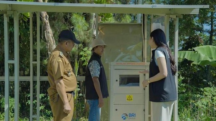 BRI Peduli bangun PLTS di Bandung Barang