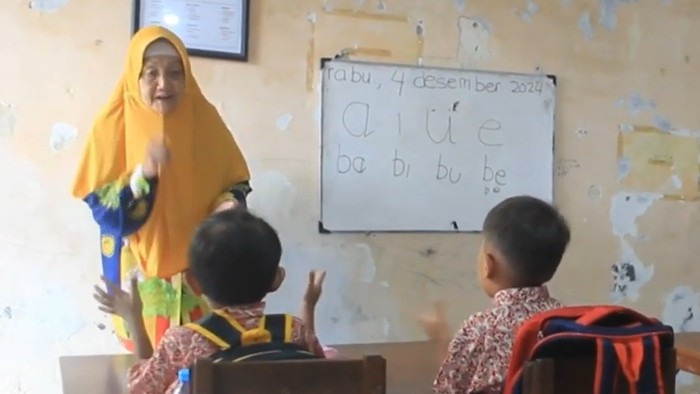 Chamimah, 63 Tahun Mengabdi Sebagai Guru