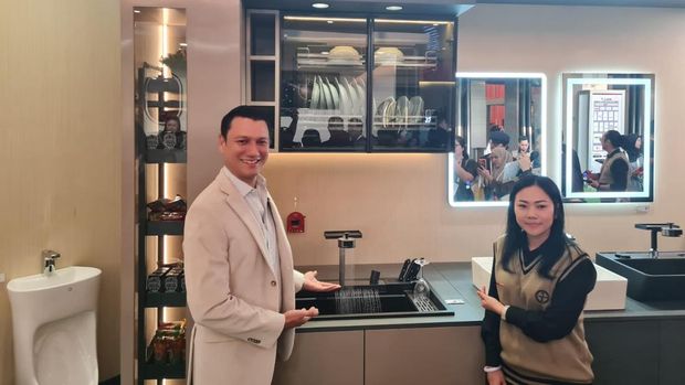 Christian Sugiono berkolaborasi bareng produsen perlengkapan kamar mandi dan dapur bikin kitchen sink.