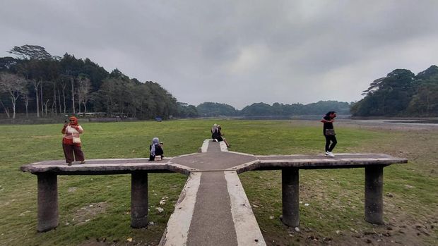 Danau Situ Gede Tasikmalaya menampilkan keindahan berbeda di musim kemarau. Danau Situ Gede Tasikmalaya menampilkan keindahan berbeda di musim kemarau.