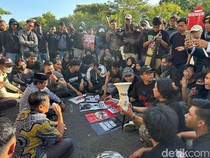 Mahasiswa UINSA Surabaya Demo Soroti Rektor