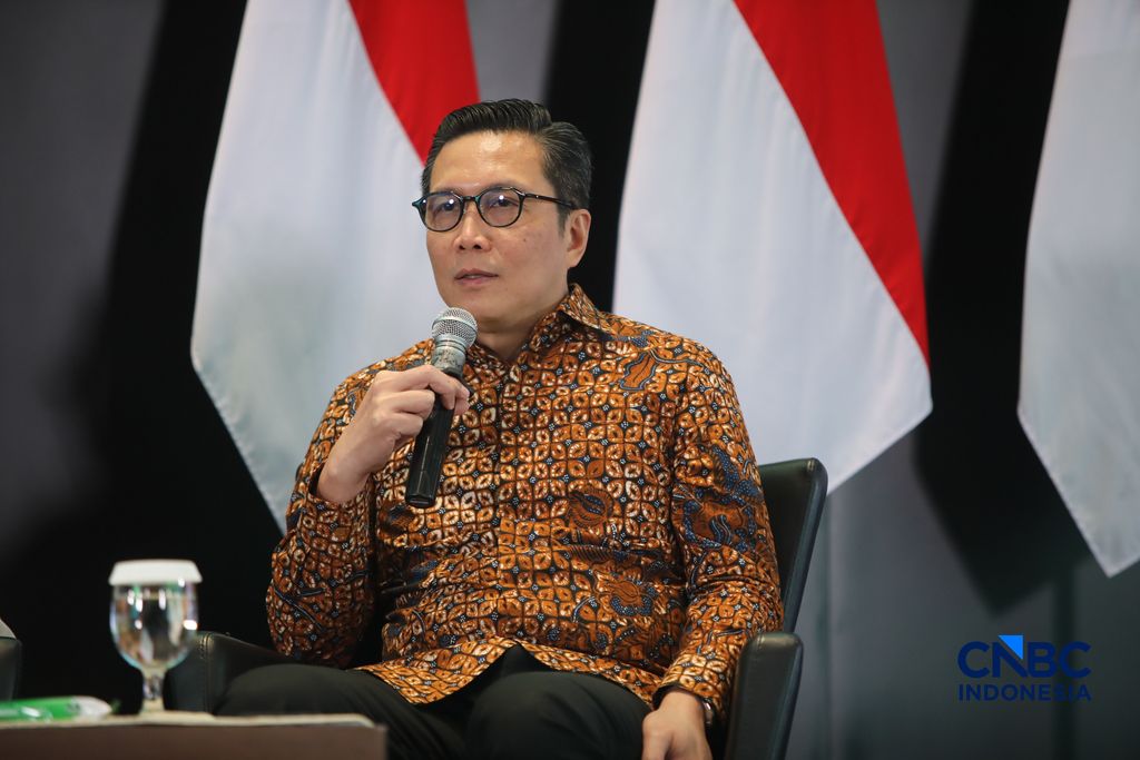 Direktur Utama Bursa Efek Indonesia, Jeffrey Hendrik saat menyampaikan pemaparan dalam Investment Forum 2026 di Bursa Efek Indonesia (BEI), Jakarta, Rabu (15/7/2026). (CNBC Indonesia/Faisal Rahman)