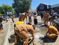 DLH Kota Pasuruan Tutup Saluran Pembuangan Limbah Mie Gacoan