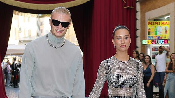Foto: Erling Haaland dan Pacar Eksis di Show Dolce & Gabbana Usai Piala Dunia