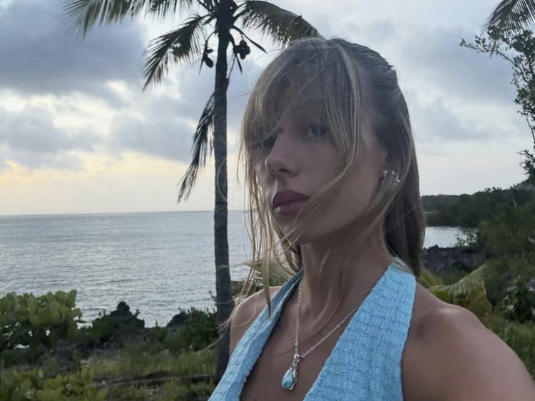 Potret Liburan Kekasih Mbappe, Jelajahi New York & Kolombia, Juga ke Pantai-Diving