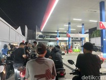 Pertalite Kosong, Warga Medan Rela Antre BBM Pertamax Hingga Dini Hari