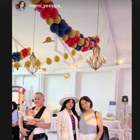 Dalam foto-foto dan video yang diunggah terlihat Fuji cosplay menjadi karakter Nico Robin dalam anime One Piece. Ia mengenakan coat panjang putih lengkap topi bertepi lebar khas karakter tersebut. Foto: Instagram/@fuji_an