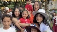 Kebersamaan Gala dengan Fuji juga Erika Carlina dan Rachel Vennya lengkap dengan anak-anak mereka. Foto: Instagram Story @galaasky