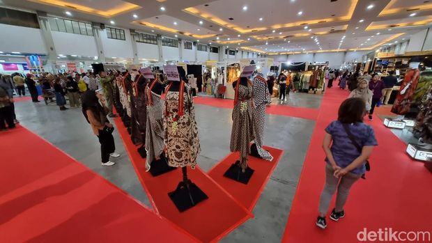 Gubernur DIY Sri Sultan HB X menghadiri Inacraft Festival 2026 di JEC, Bantul, Rabu (15/7/2026). Gubernur DIY Sri Sultan HB X menghadiri Inacraft Festival 2026 di JEC, Bantul, Rabu (15/7/2026).