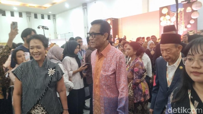 Gubernur DIY Sri Sultan HB X menghadiri Inacraft Festival 2026 di JEC, Bantul, Rabu (15/7/2026).