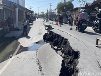 Keluh Pedagang Buah Dekat Jalan Ambles Banjarmasin, Dagangan Terancam Busuk