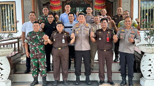 Kapolres Tabanan AKBP I Putu Bayu Pati bersama Kodim 1619/Tabanan melakukan kunjungan silaturahmi ke Kejaksaan Negeri Tabanan, Rabu (15/7/2026). (Foto: Dok. Humas Polres Tabanan)