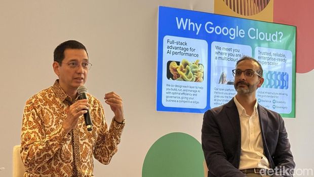 Karim Siregar, Country Director Google Cloud Indonesia (kiri) dan Moe Abdula, Vice President Customer Engineering Google Cloud Asia Pacific