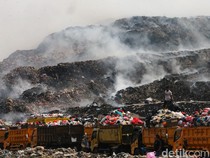 Petaka Asap Gunung Sampah di Tangerang