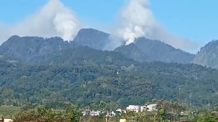 Kebakaran hutan Gunung Biru