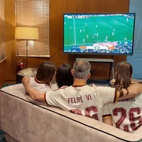 Momen kebersamaan keluarga kerajaan itu dibagikan melalui video candid yang dirilis Istana Kerajaan Spanyol sesaat setelah La Roja menang 2-0 atas Prancis dan memastikan tiket ke final Piala Dunia 2026. Foto: Instagram/@casareal.es