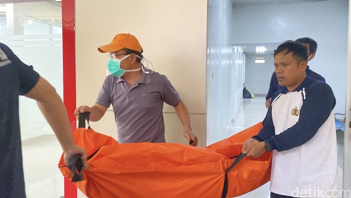 Kerangka manusia yang ditemukan di Sagaranten diautopsi