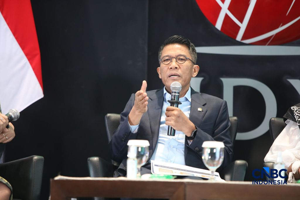 Ketua Komisi XI DPR RI, Mukhamad Misbakhun saat menyampaikan pemaparan dalam Investment Forum 2026 di Bursa Efek Indonesia (BEI), Jakarta, Rabu (15/7/2026). (CNBC Indonesia/Faisal Rahman)