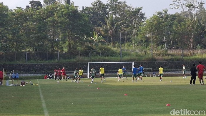 Latihan perdana PSS Sleman di Lapangan Pakembinangun, Sleman, Rabu (15/7/2026).