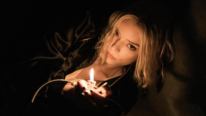 Penampilan Anya Taylor-Joy sebagai Lucky Armstrong dalam serial Lucky Apple TV.