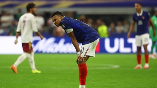 Harapan Prancis untuk melangkah ke final Piala Dunia 2026 harus pupus setelah takluk 0-2 dari Spanyol pada laga semifinal yang berlangsung di AT&T Stadium, Arlington, Rabu (15/7/2026) dini hari WIB. Selain gagal melaju ke partai puncak, sorotan juga tertuju kepada Kylian Mbappe yang tampil jauh di bawah ekspektasi dan tak mampu memberikan ancaman berarti sepanjang pertandingan.