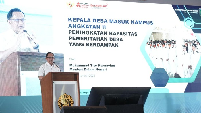 Mendagri Tito Karnavian saat membuka program Kepala Desa Masuk Kampus Angkatan II di Universitas Indonesia (UI), Depok, Jawa Barat. (dok istimewa)