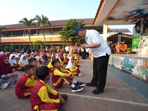 Mendikdasmen Beri Dukungan Psikologis ke Siswa SDN di Jaksel Pascateror BOM