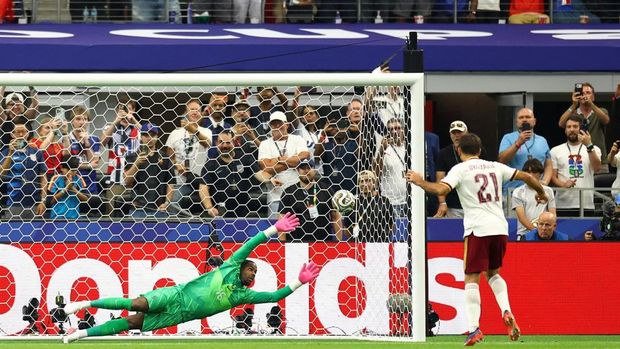 Mikel Oyarzabal mencetak gol pertama Spanyol melalui eksekusi penalti dalam pertandingan semifinal Piala Dunia FIFA 2026 melawan Prancis di Dallas Stadium, Arlington, Texas, Amerika Serikat, Selasa (14/7/2026). Mikel Oyarzabal mencetak gol pertama Spanyol melalui eksekusi penalti dalam pertandingan semifinal Piala Dunia FIFA 2026 melawan Prancis di Dallas Stadium, Arlington, Texas, Amerika Serikat, Selasa (14/7/2026). (REUTERS/Hannah Mckay)