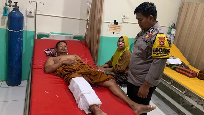 Nelayan di Pasangkayu diterkam buaya saat memanah ikan di laut.